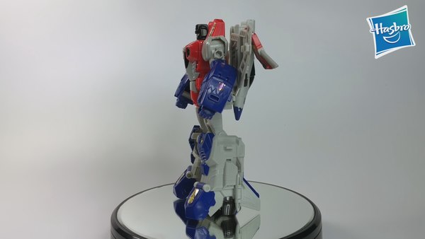 Power Of The Prime Starscream Voyager In Hand Look With Video And Screencaps 35 (35 of 50)